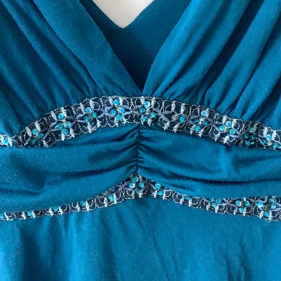 Summer sleeveless top with beadwork - Picture 2 of 3